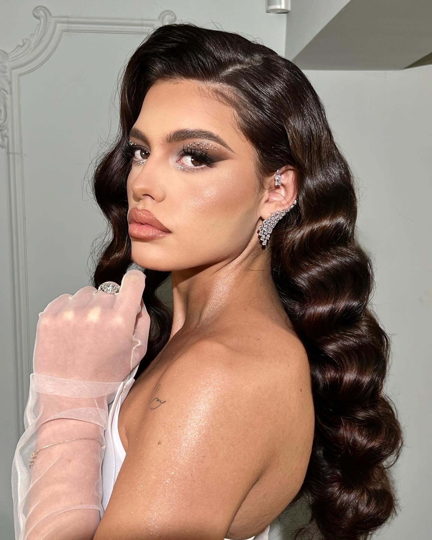 13. Glossy Side-Parted Hollywood Waves (Bride Hairstyles)