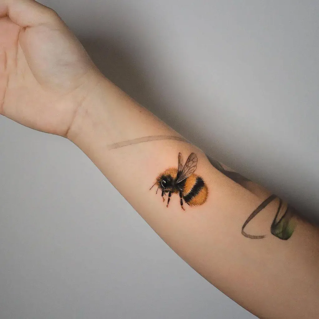 70 Cute and Small Bumble Bee Tattoo Ideas in 2024