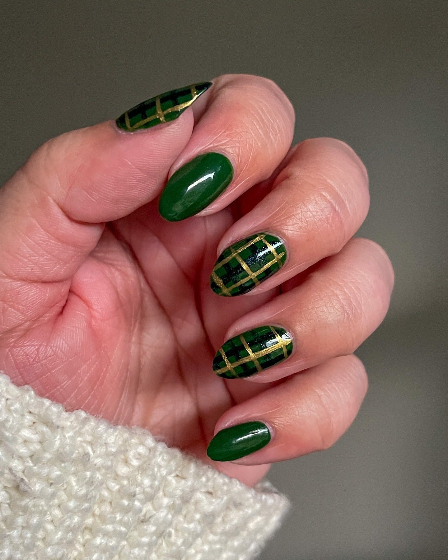 10. Green Plaid and Solid Polish Mix (Green Nail Ideas)