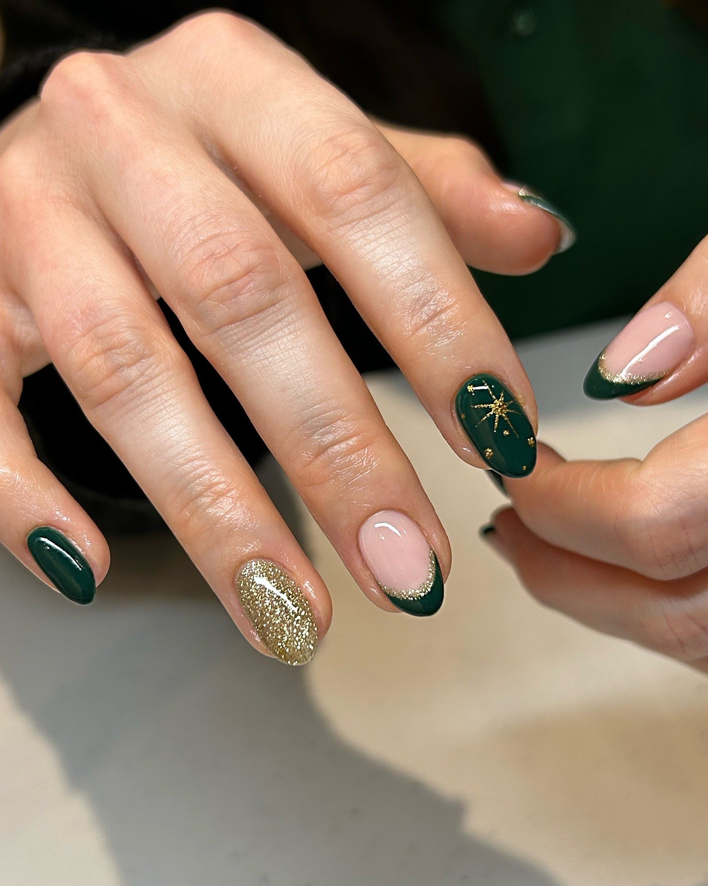 13. Classic Green and Gold Contrast (Green Nail Ideas)