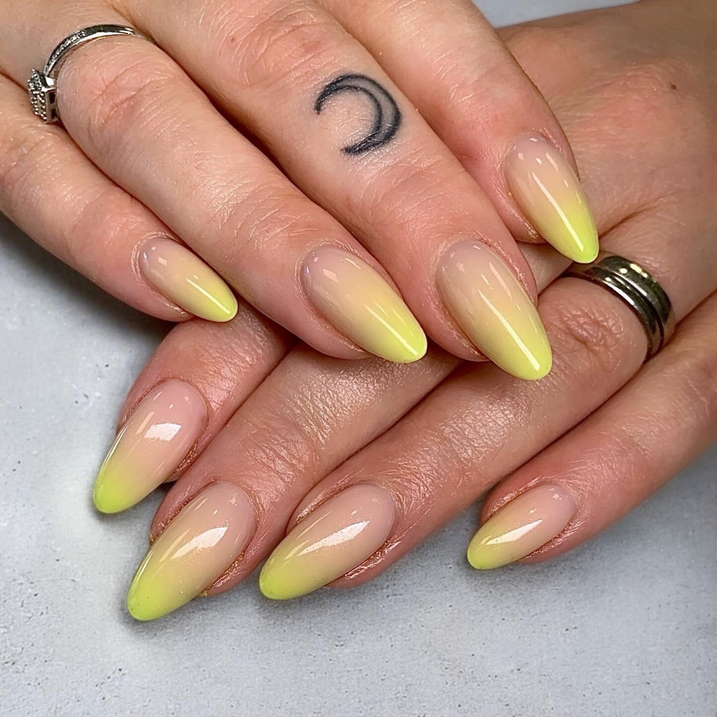 7. Lemon Cream Ombre Almond Nails (Ombre Nail Ideas)