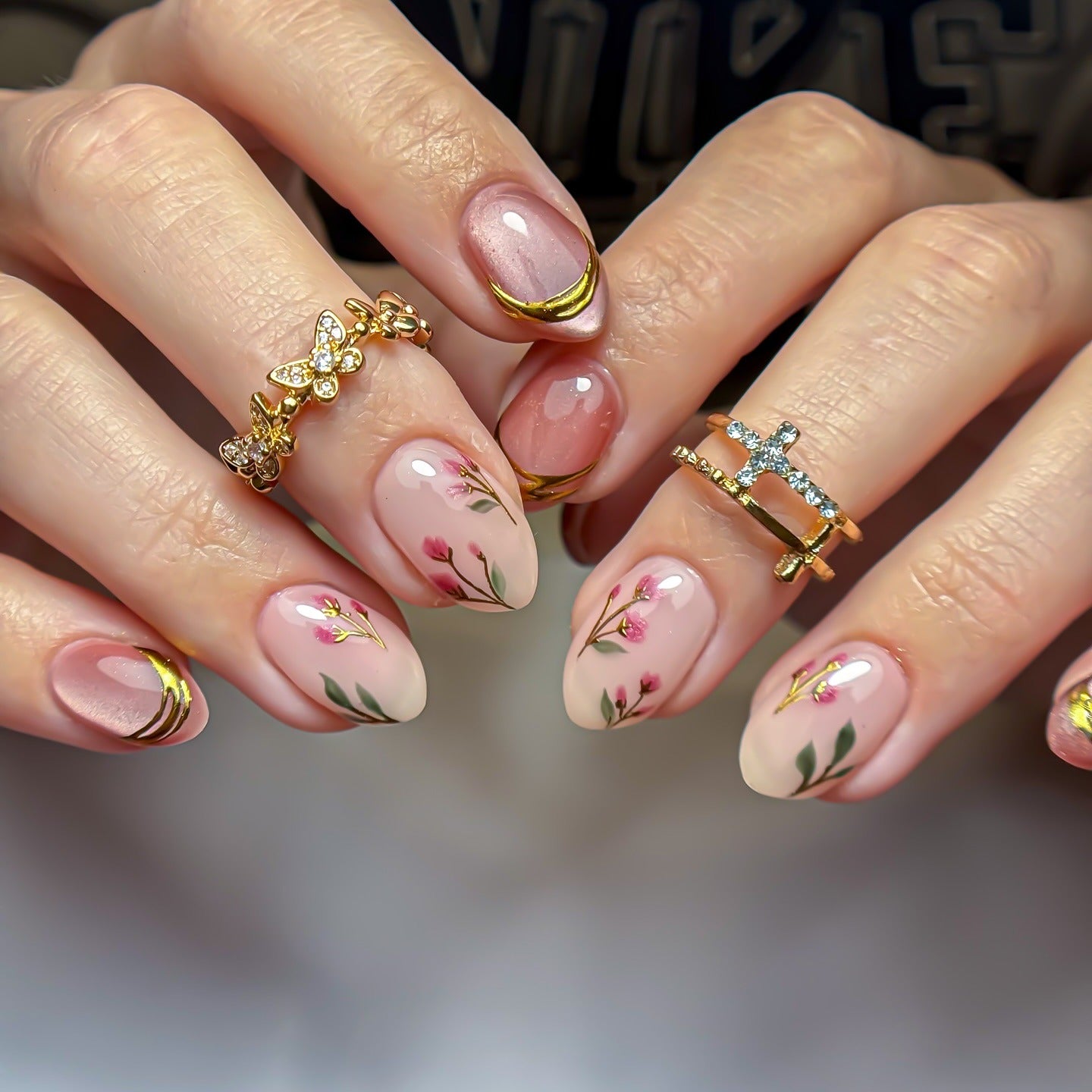13. Golden Bloom Accents (Floral Nail Ideas)