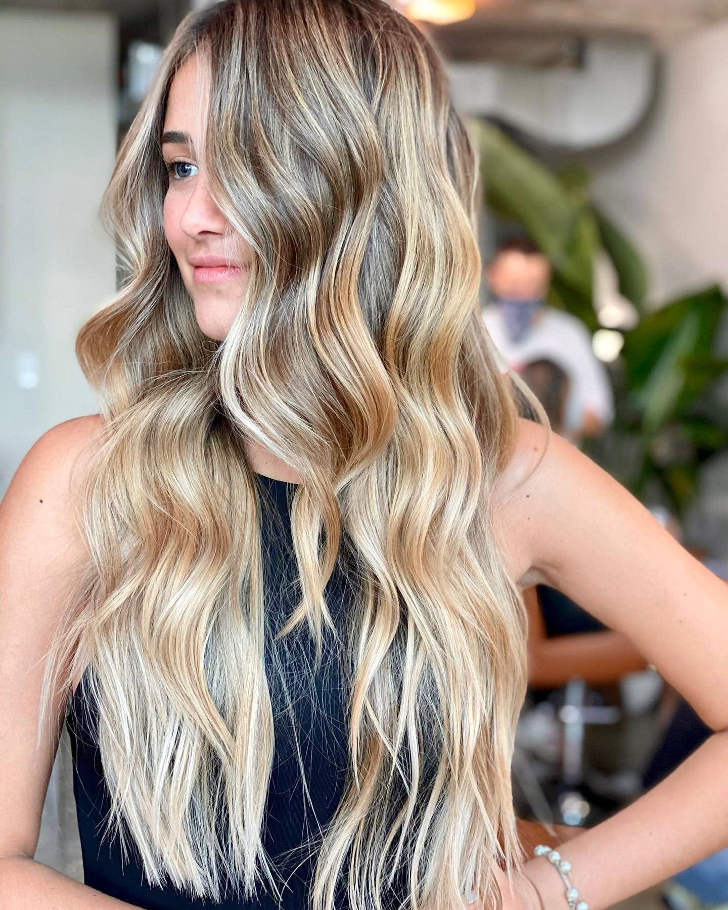 18. Bright Sandy Balayage with Long Waves (Sandy Hair Color)