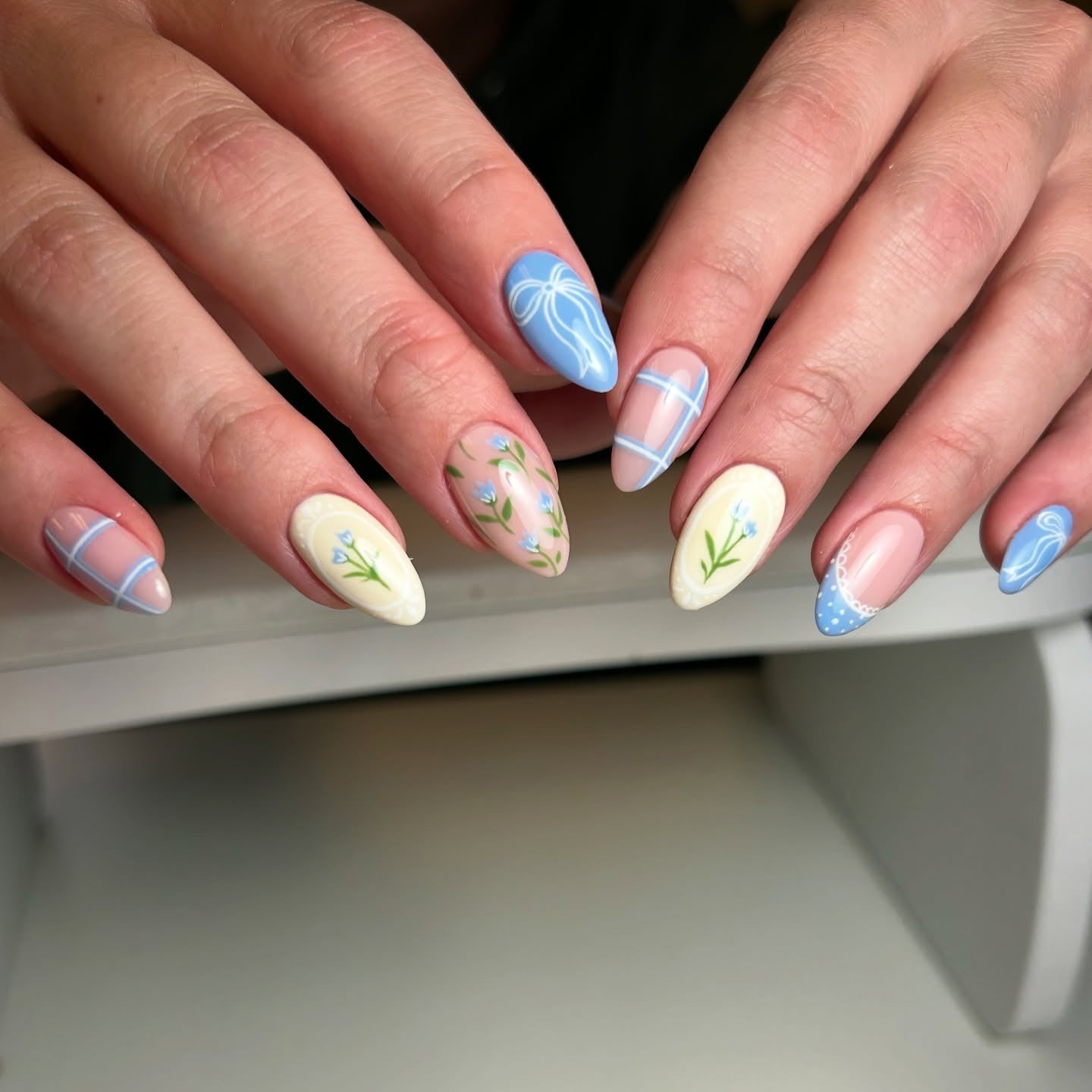 14. Cottage Garden Lace & Florals (Blue Spring Nail Ideas)