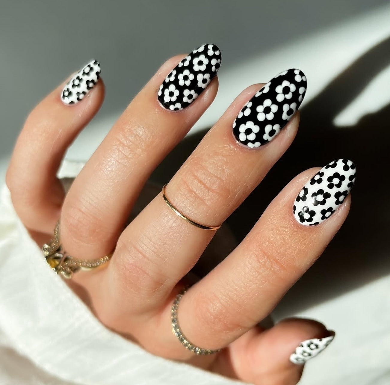 6. Mini Floral Retro Daisies (Black and White Nail Ideas)