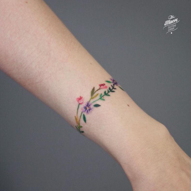 Colour floral wrist wreath tattoo. #flowertattoo | Anklet tattoos ...