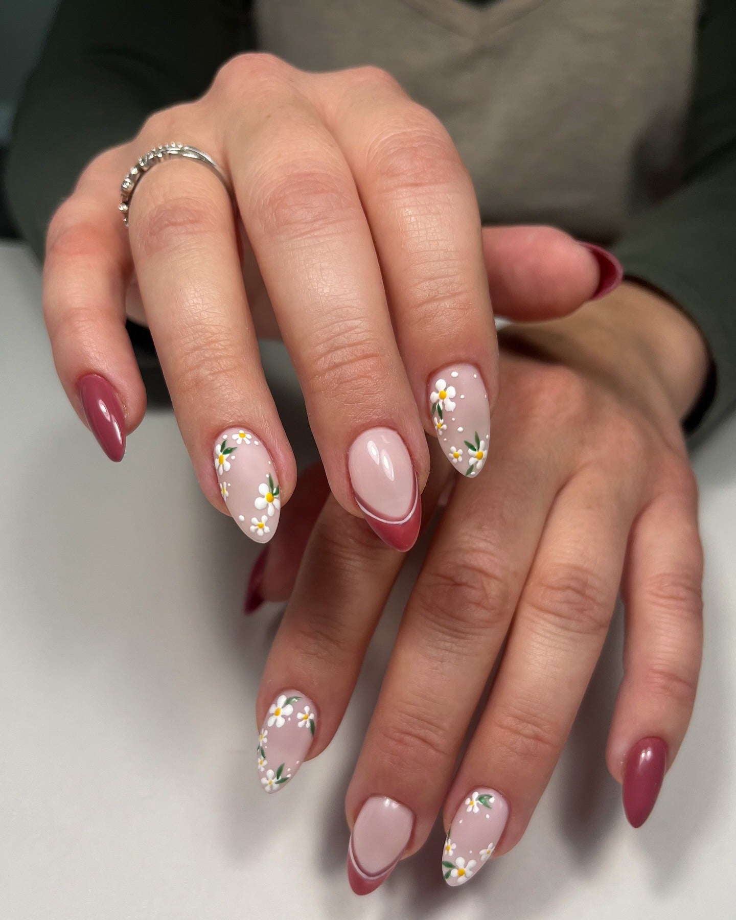 12. Daisy Mauve Classic (Summer Nail Ideas)