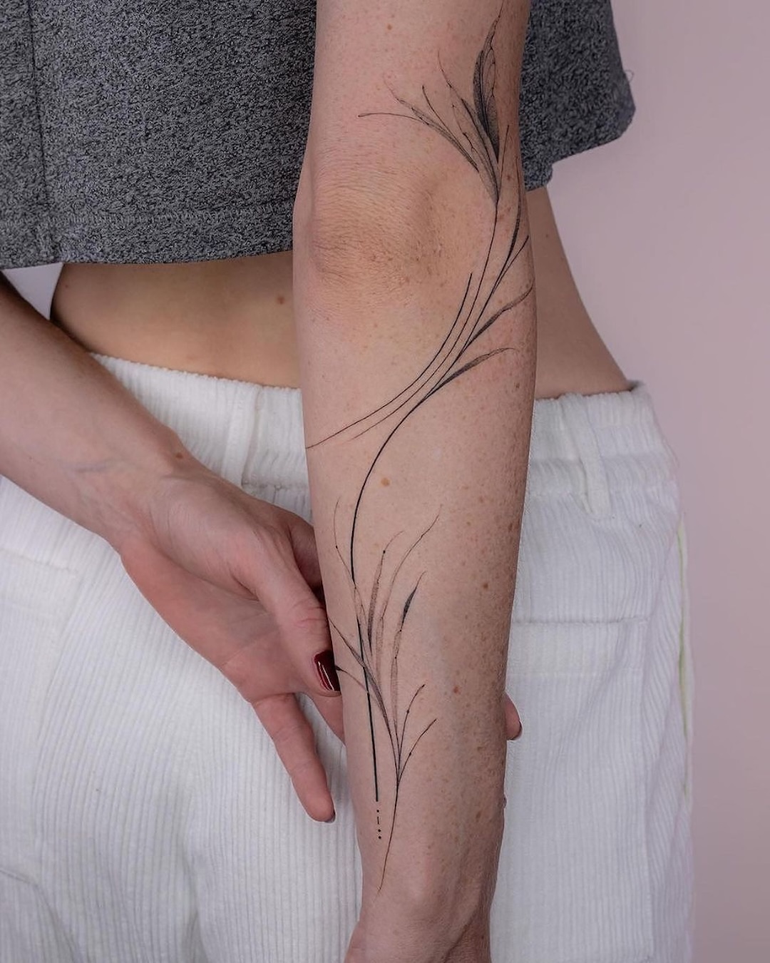 Flowy And Minimalistic Leaves Forearm Design