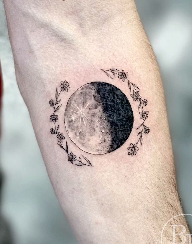 60 Dreamy Moon Tattoos With Meaning - Our Mindful Life