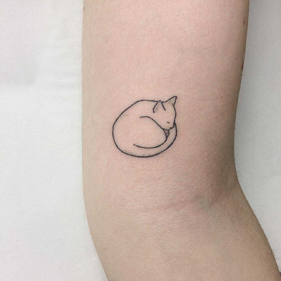 Curled-up cat by Femme Fatale Tattoo - Tattoogrid.net