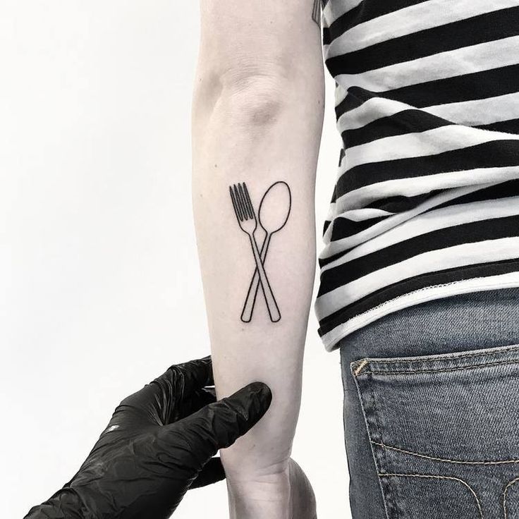 50 Minimalist Hand Poke Tattoo Designs by Pokeeeeeeeoh | TattooAdore