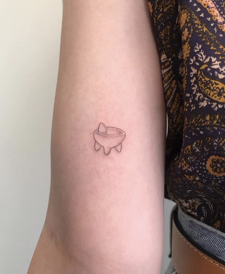 Cute minimalistic mortar and pestle tattoo