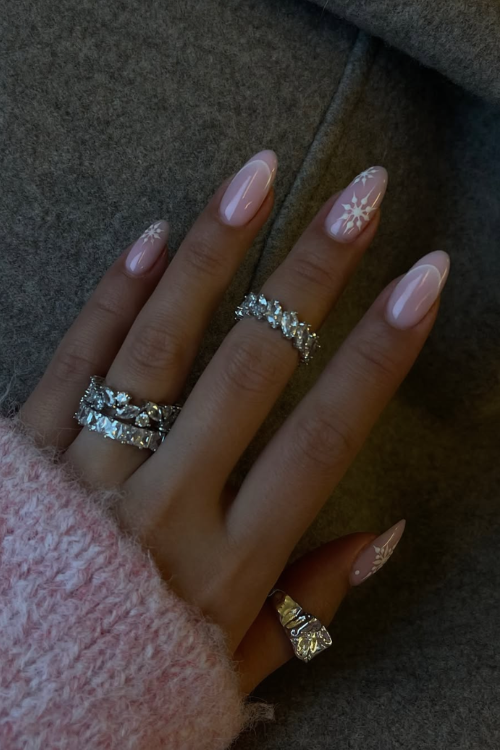 21 Simple Christmas Nails for Girls Who Like Pretty Without the Drama