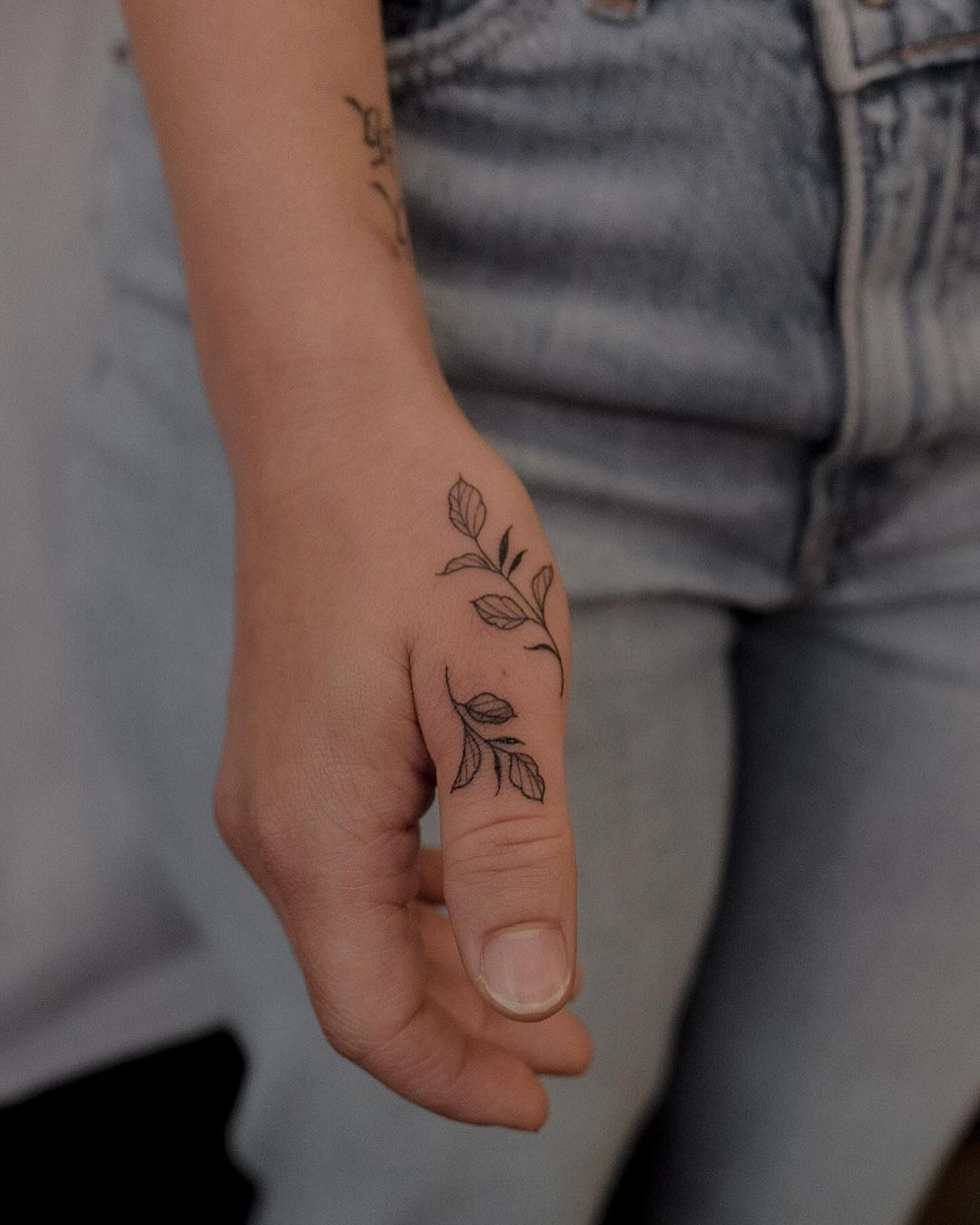 Leaves Finger Tattoo