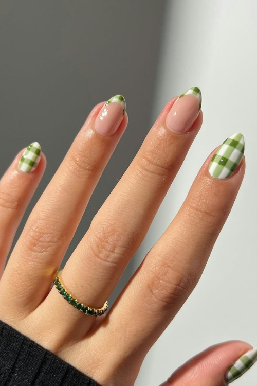 24 Gingham Nails So Cute, Even Blair Waldorf Would Be Jealous