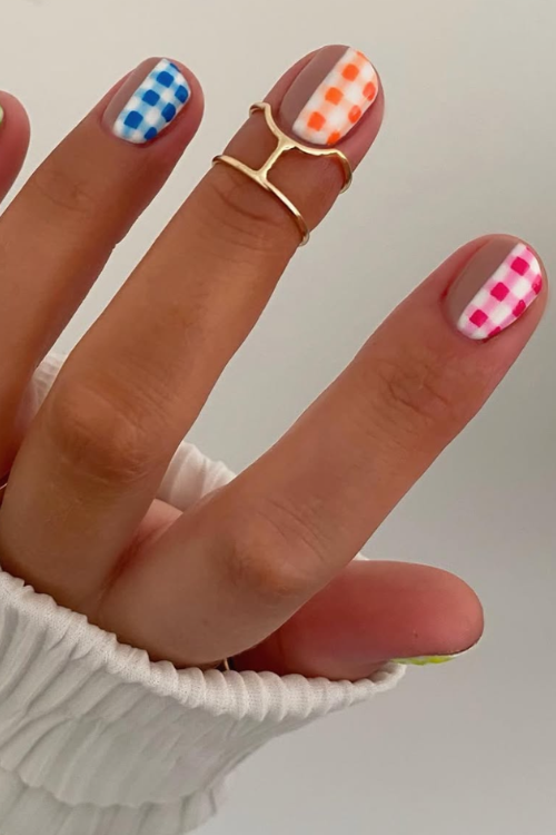 24 Gingham Nails So Cute, Even Blair Waldorf Would Be Jealous