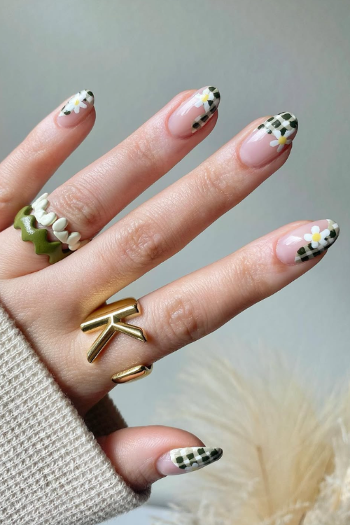 24 Gingham Nails So Cute, Even Blair Waldorf Would Be Jealous