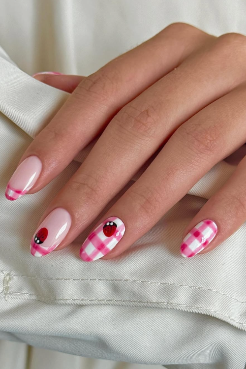 24 Gingham Nails So Cute, Even Blair Waldorf Would Be Jealous