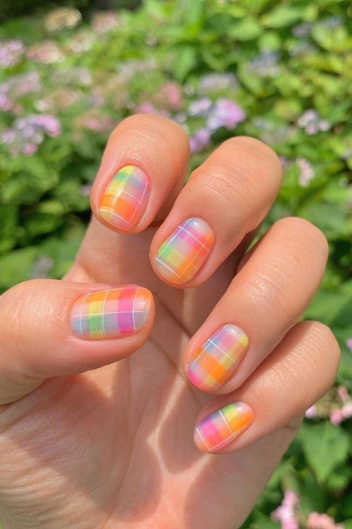 24 Gingham Nails So Cute, Even Blair Waldorf Would Be Jealous