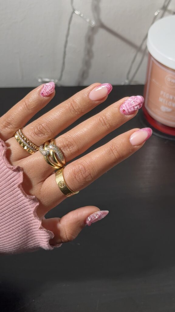 Pink Seashell Beach Nails