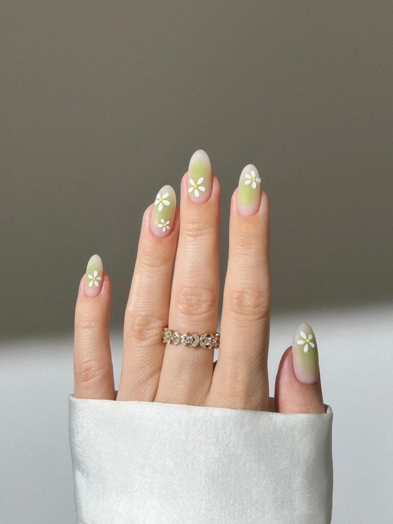 Green Aura with Daisies