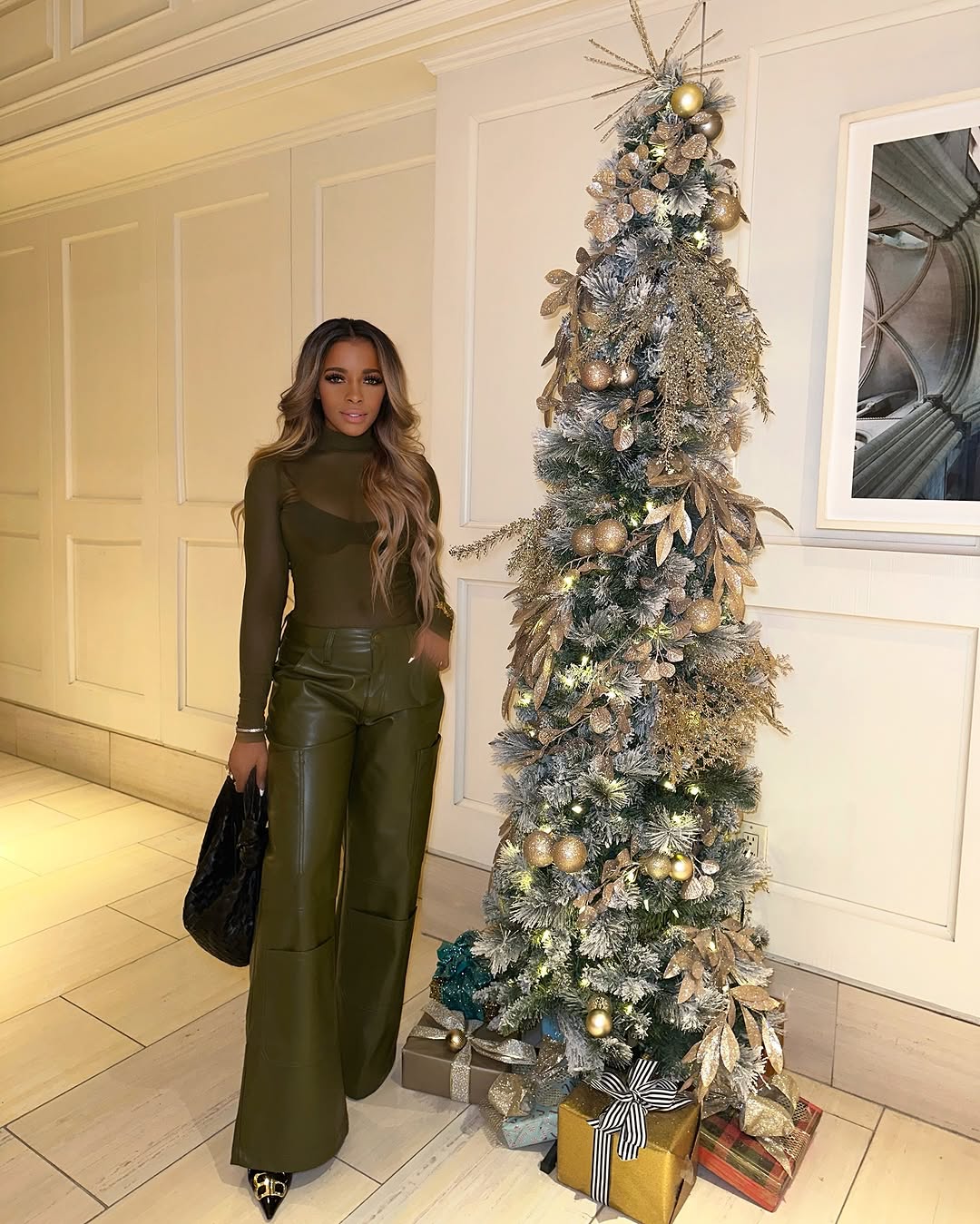 Chic Elegant Flare Pants Outfit for Holiday Gatherings