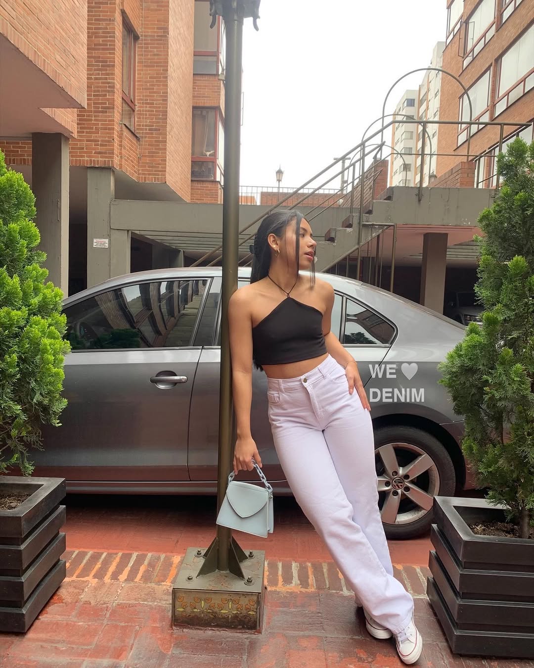 Chic Flare Pants Look for Any Occasion