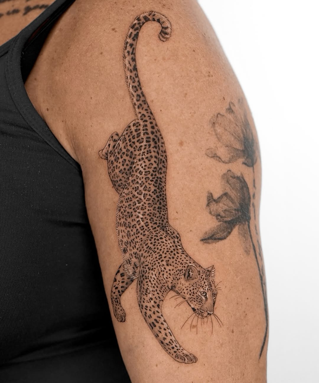 Artistic Leopard Tattoo Featuring Intricate Details