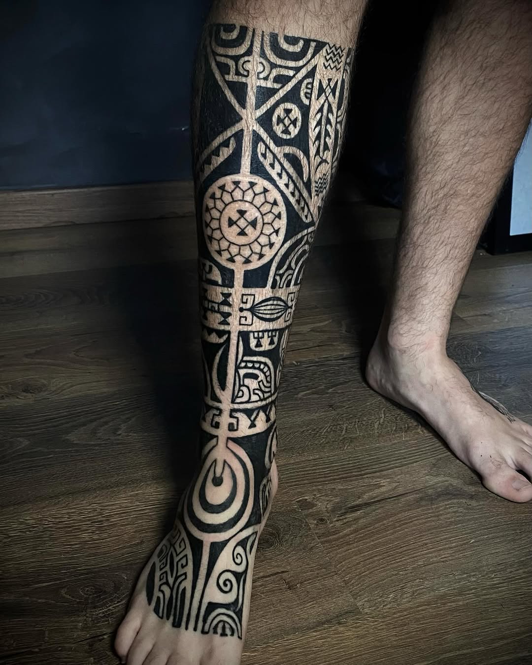 Intricate Marquesan Patterns on the Leg