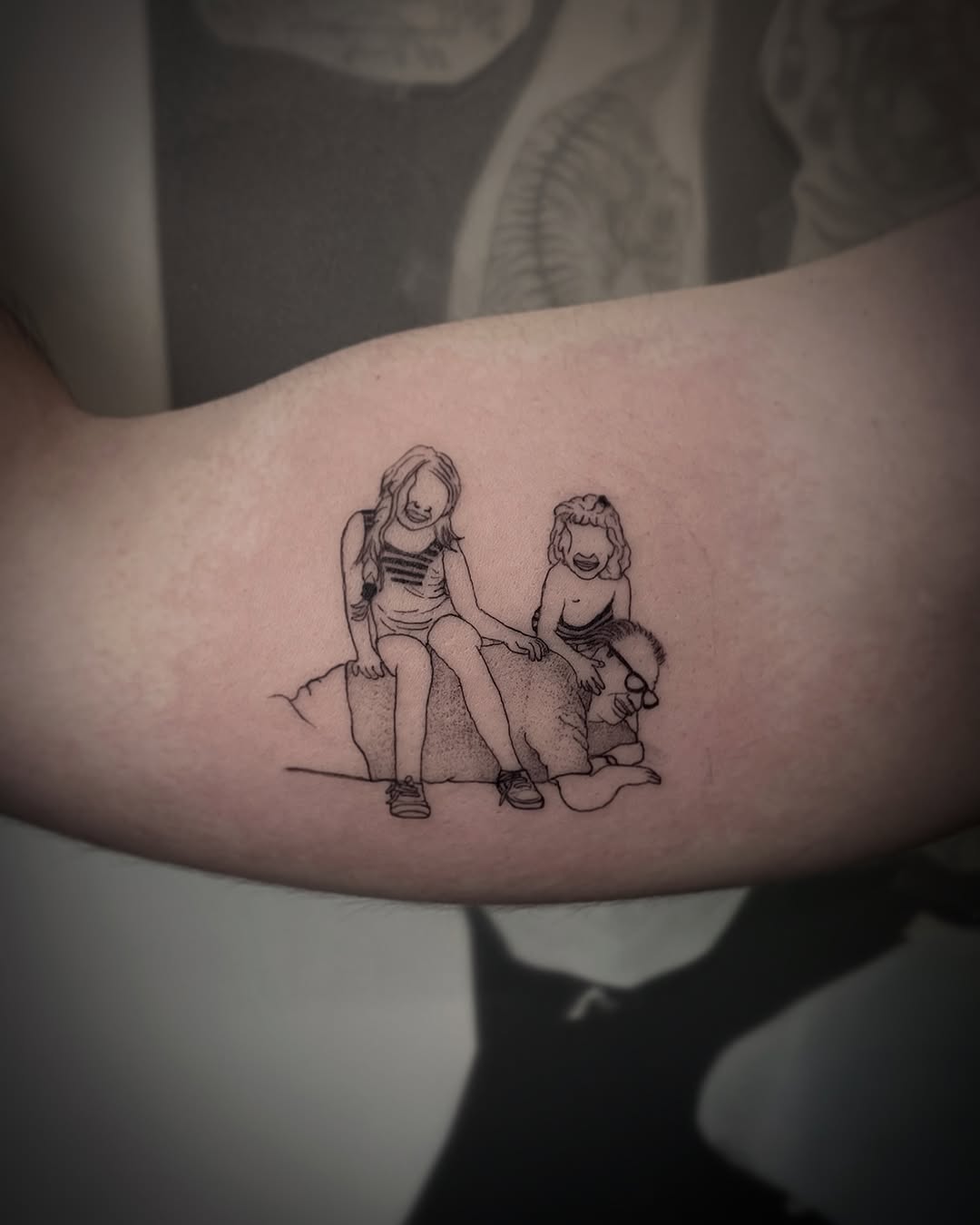 Sweet connection captured in family tattoo artistry