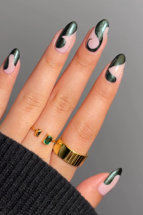 30 Downright Gorgeous Dark Green Nails You Didn't Know You Needed This Holiday Season