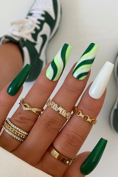 30 Downright Gorgeous Dark Green Nails You Didn't Know You Needed This Holiday Season