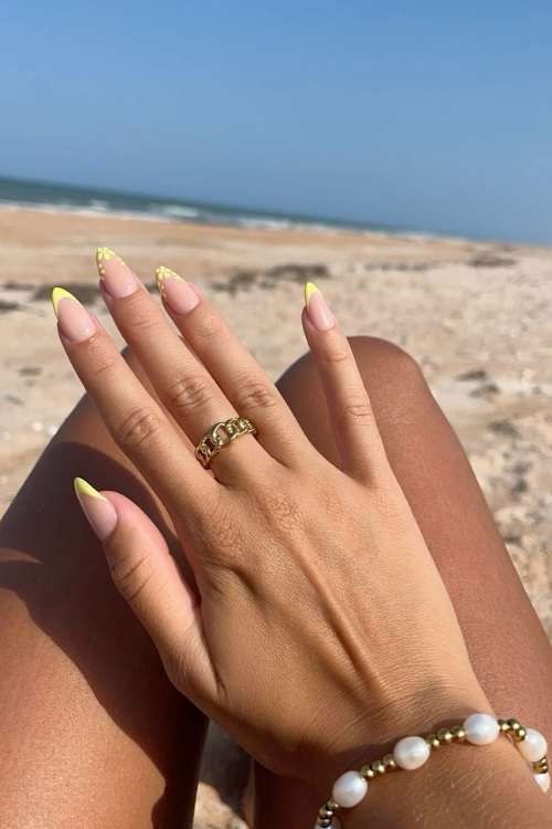30 Gorgeous Vacation Nails That Scream “Take Me Somewhere Cute!”