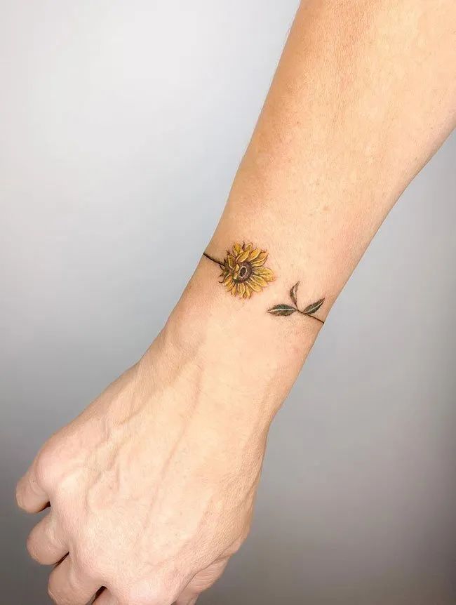 100 Amazing Sunflower Tattoos (Minimalist Sunflower Tattoo On The ...