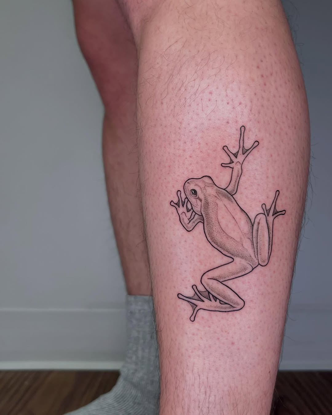 Stunning Realistic Frog Tattoo on Leg