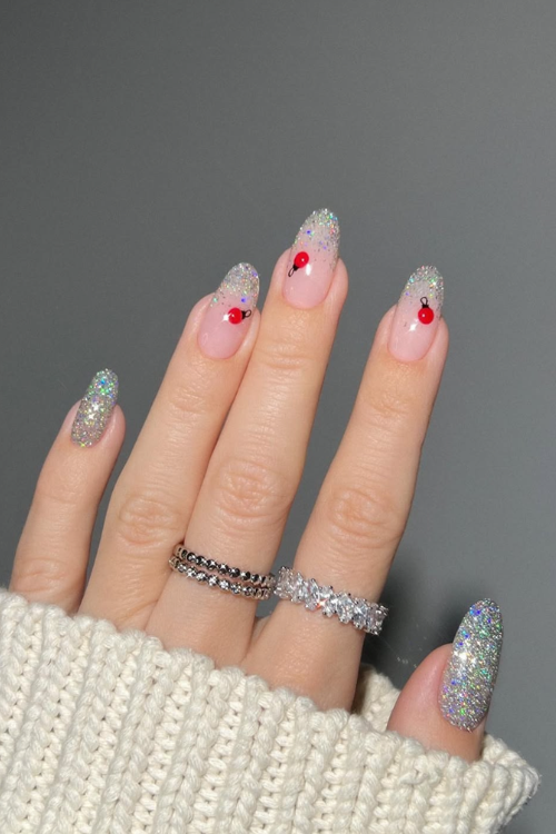 33 Shiny, Chic & Impossible to Ignore Silver Nails That Eat Every Time