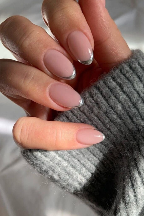 33 Shiny, Chic & Impossible to Ignore Silver Nails That Eat Every Time