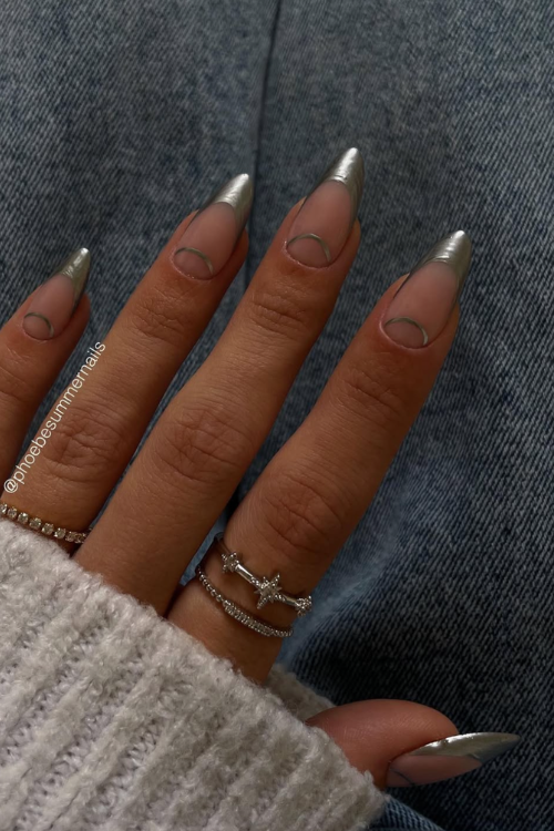 33 Shiny, Chic & Impossible to Ignore Silver Nails That Eat Every Time