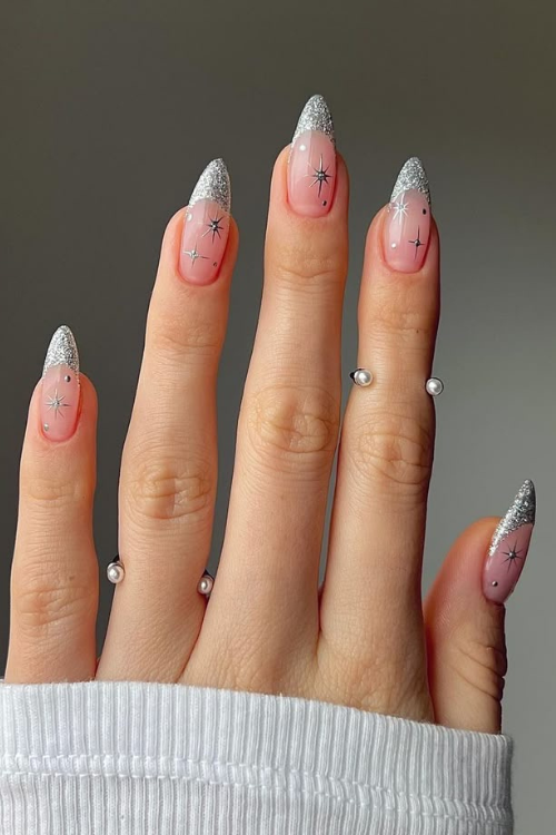 33 Shiny, Chic & Impossible to Ignore Silver Nails That Eat Every Time