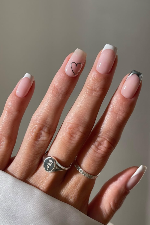 33 Shiny, Chic & Impossible to Ignore Silver Nails That Eat Every Time