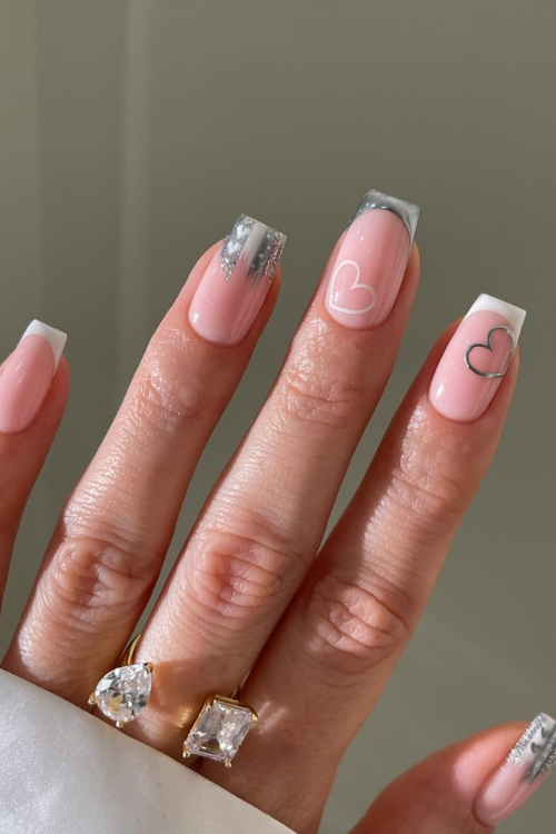 33 Shiny, Chic & Impossible to Ignore Silver Nails That Eat Every Time