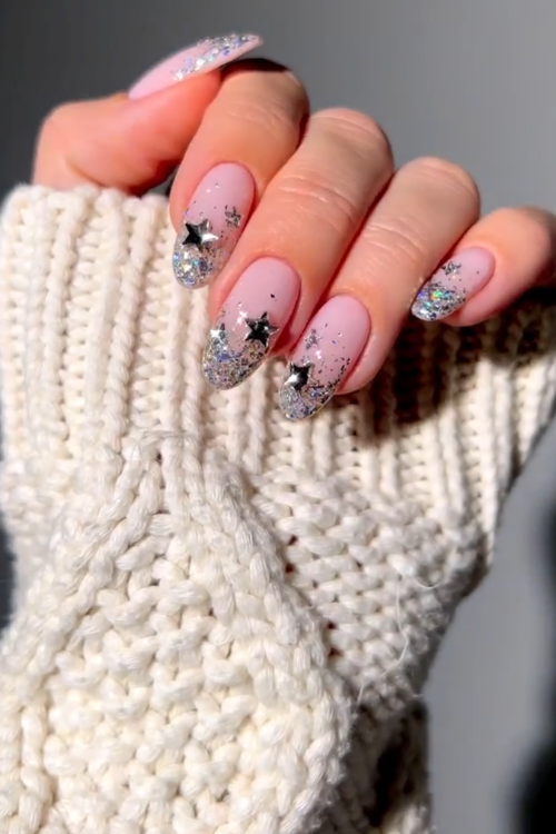 33 Shiny, Chic & Impossible to Ignore Silver Nails That Eat Every Time