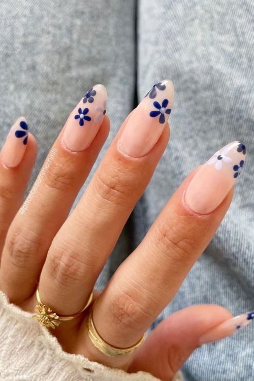 34 Graduation Nail Ideas So Cute, Even Your Degree Will Be Jealous!