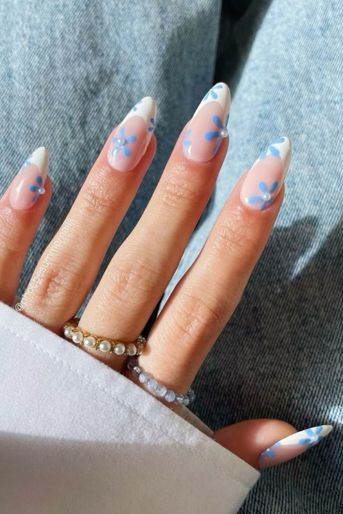 34 Graduation Nail Ideas So Cute, Even Your Degree Will Be Jealous!