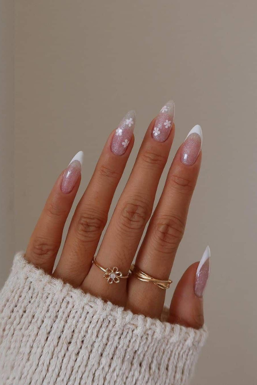 34 Graduation Nail Ideas So Cute, Even Your Degree Will Be Jealous!
