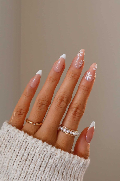 34 Graduation Nail Ideas So Cute, Even Your Degree Will Be Jealous!
