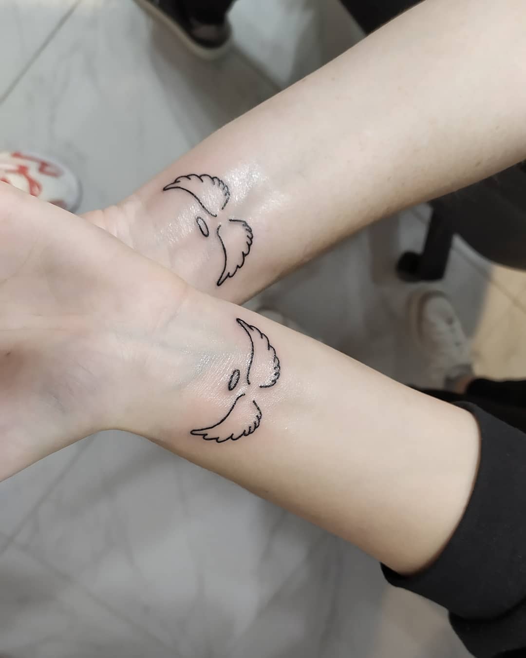 Symbolic wings for mother-daughter connection