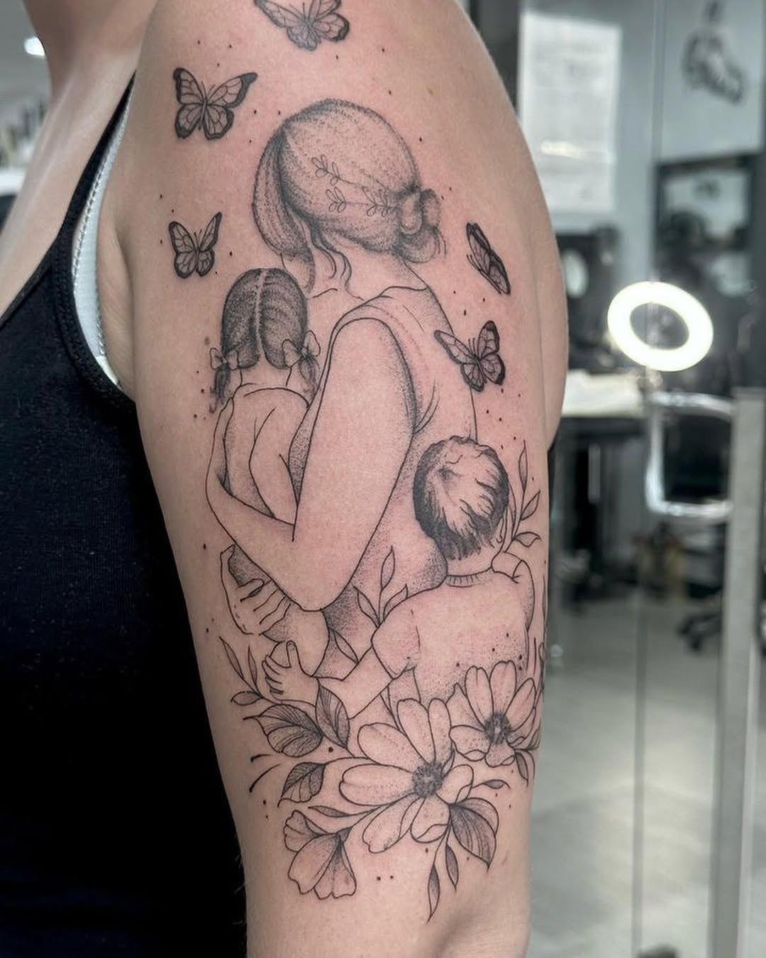 A heartfelt tribute to motherhood through ink