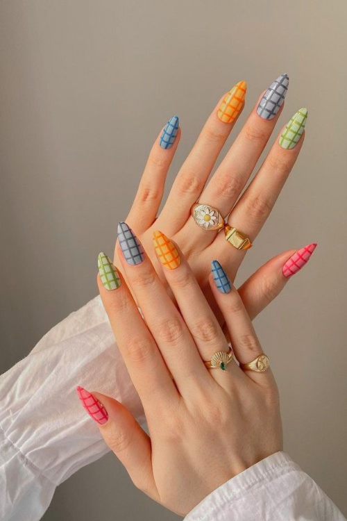 36 Cool, Quirky & a Lil’ Unexpected Funky Nails That Are Pure Art