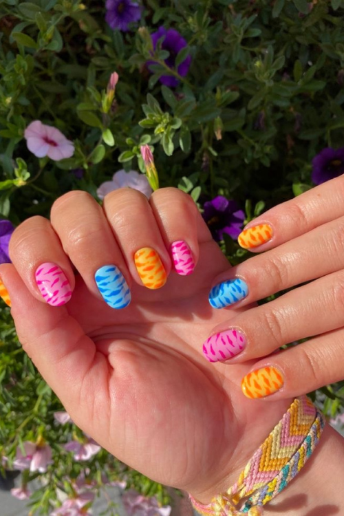 36 Cool, Quirky & a Lil’ Unexpected Funky Nails That Are Pure Art